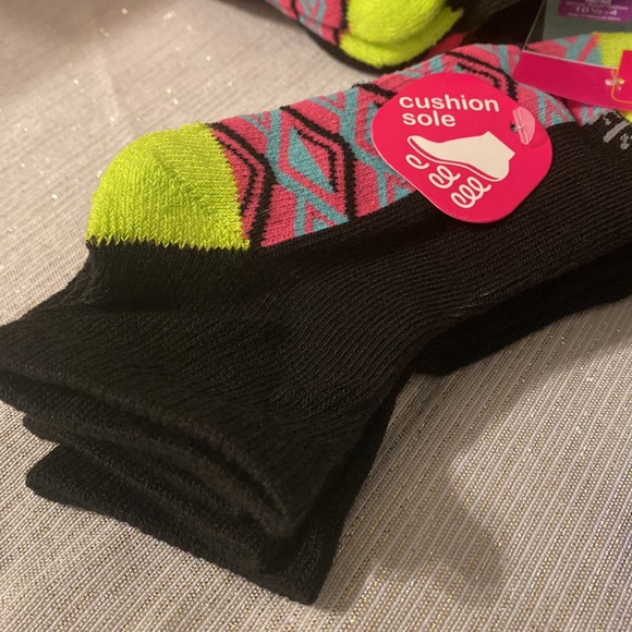 Lot of 24 pairs FRUIT OF THE LOOM Girls ankles socks M shoe size 10 1/2 - 4 - Picture 11 of 12